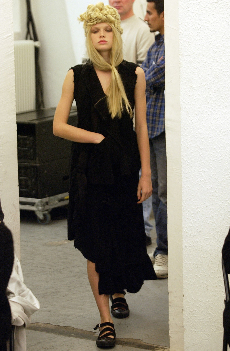 Comme Des Garcons fashion show for Spring/Summer 2003