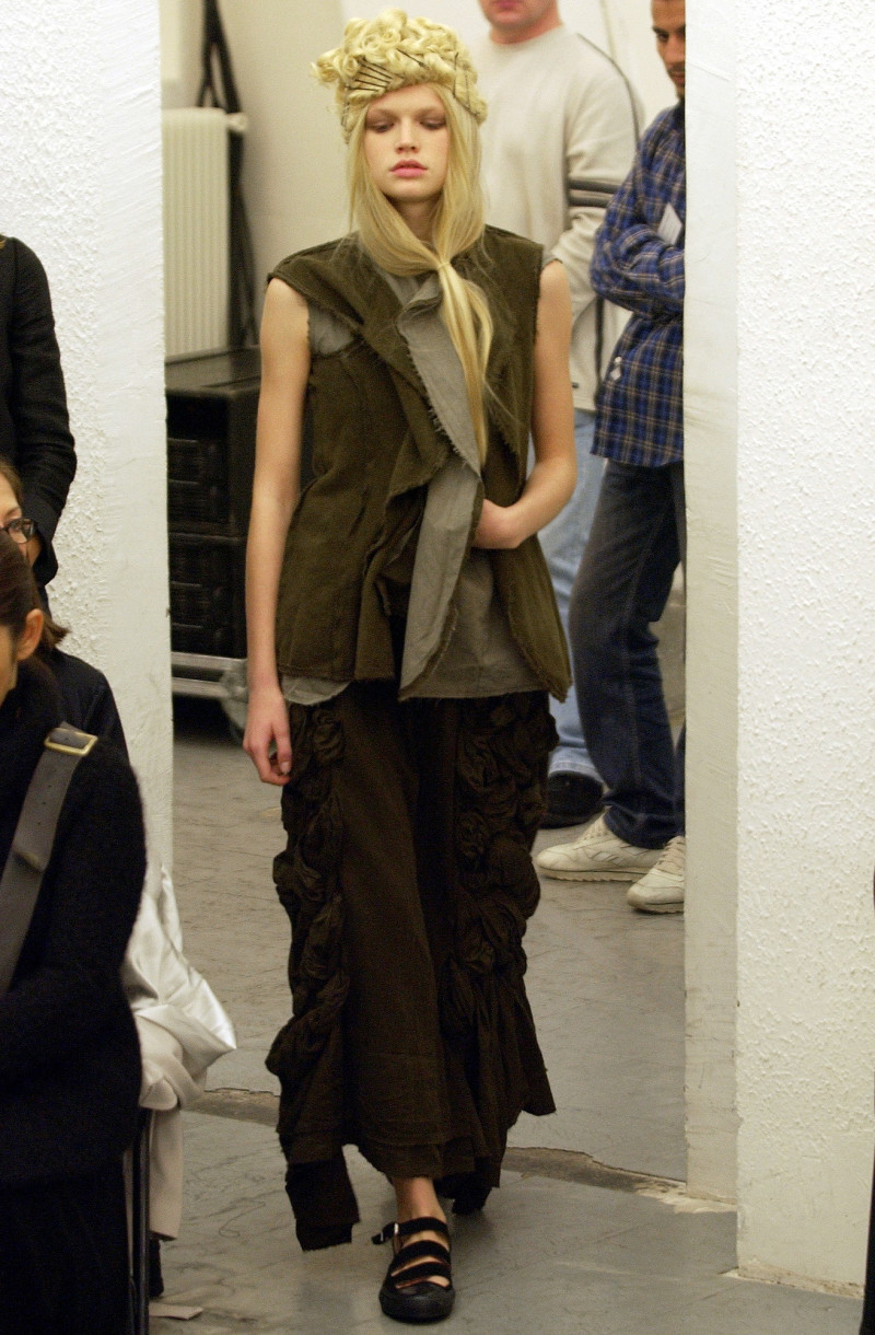 Comme Des Garcons fashion show for Spring/Summer 2003