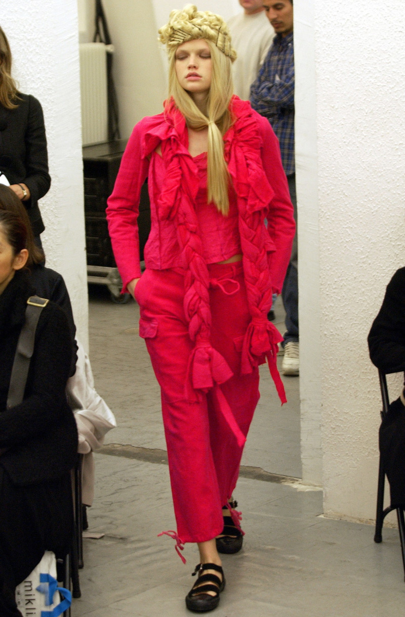 Comme Des Garcons fashion show for Spring/Summer 2003