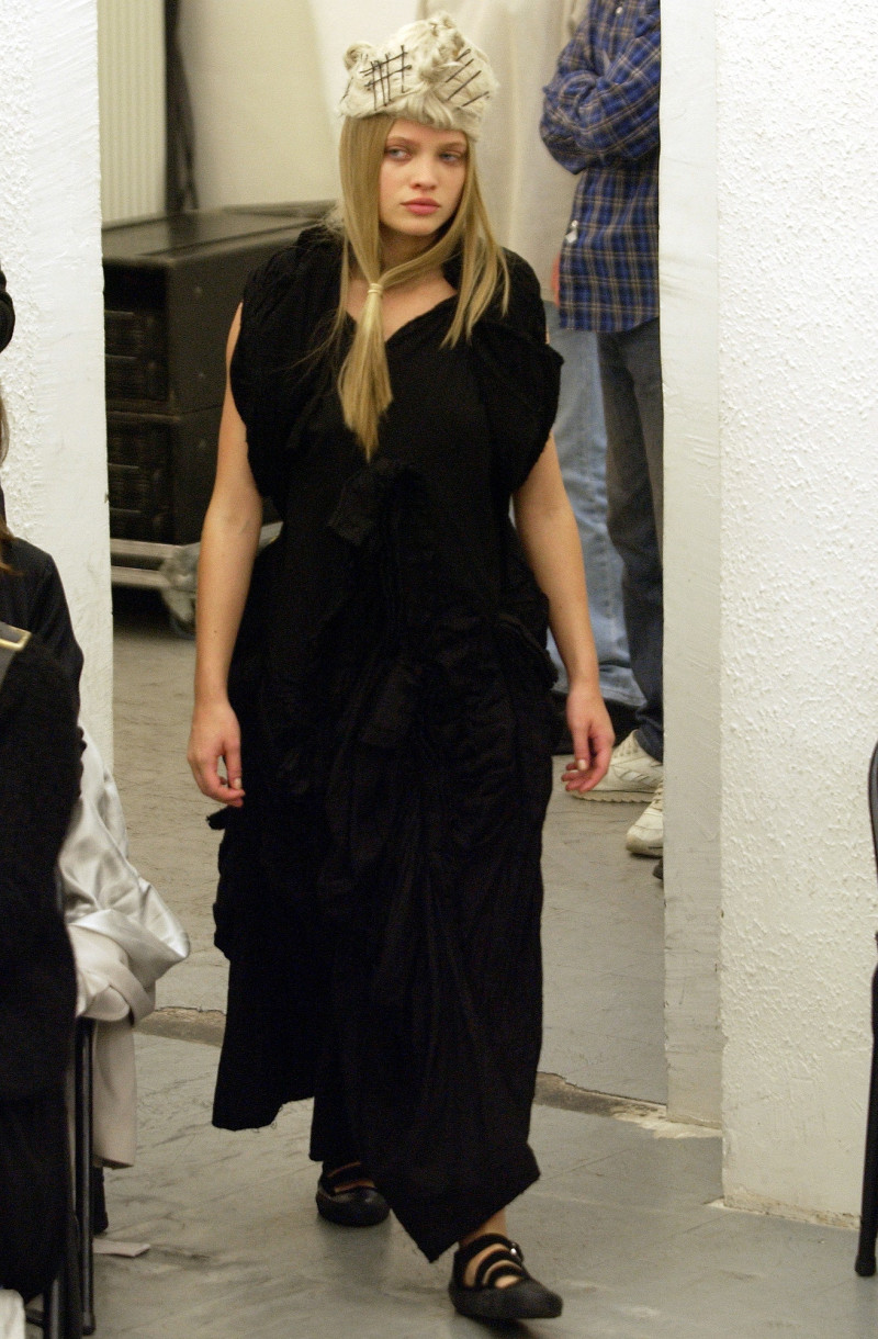 Comme Des Garcons fashion show for Spring/Summer 2003