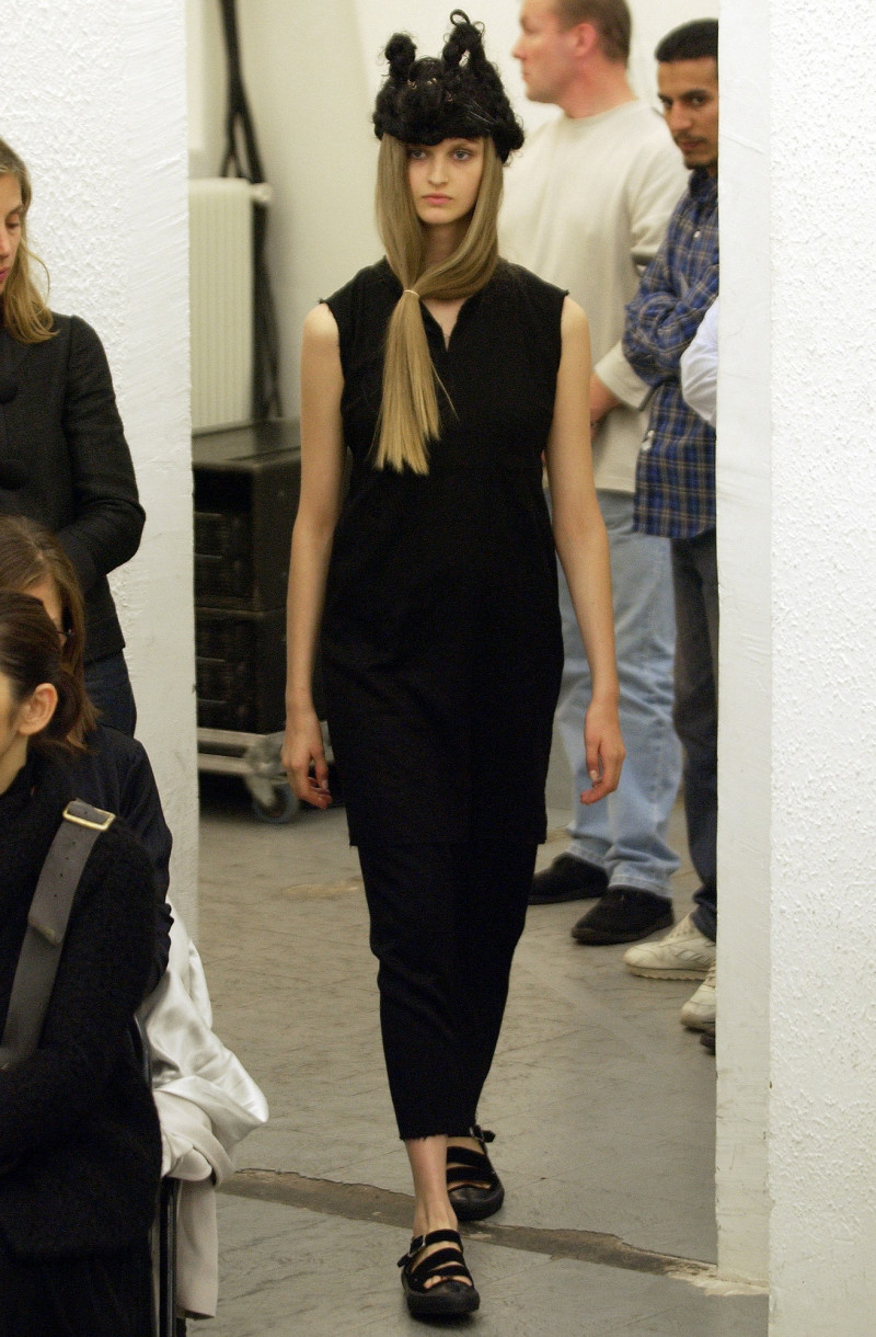 Comme Des Garcons fashion show for Spring/Summer 2003