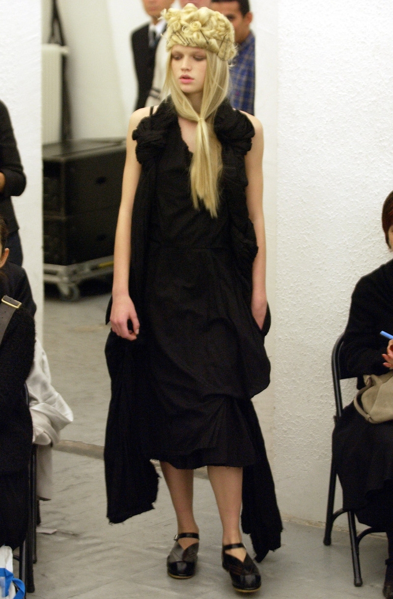 Comme Des Garcons fashion show for Spring/Summer 2003