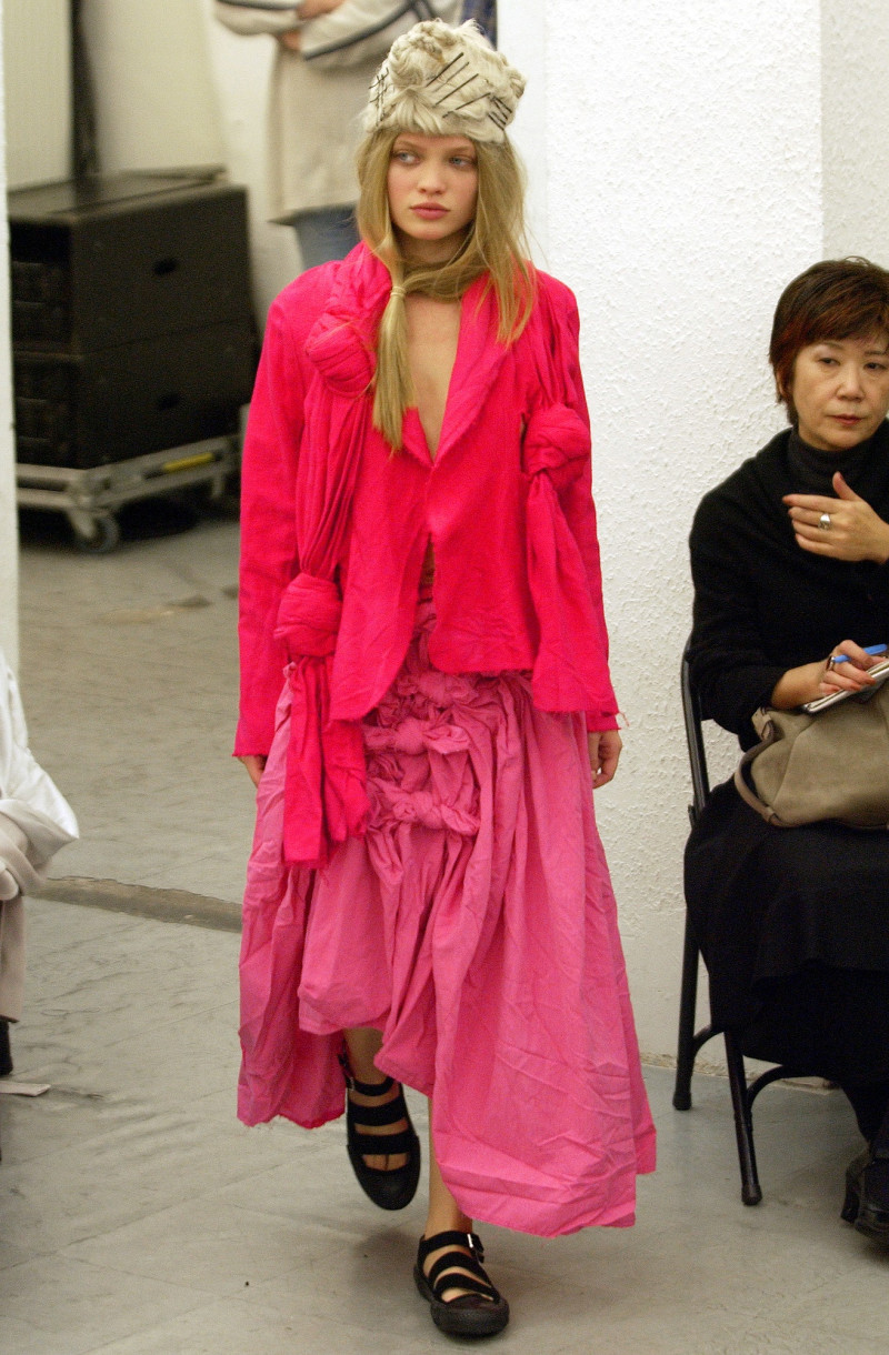 Comme Des Garcons fashion show for Spring/Summer 2003