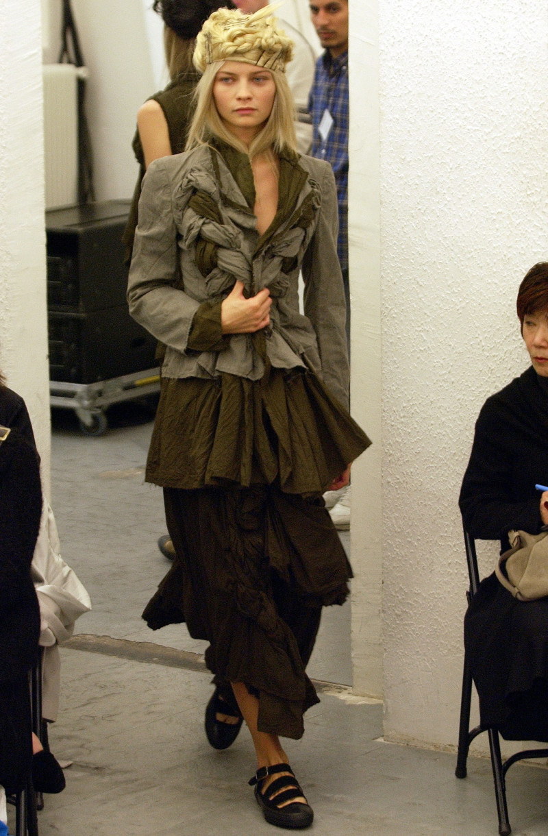 Comme Des Garcons fashion show for Spring/Summer 2003