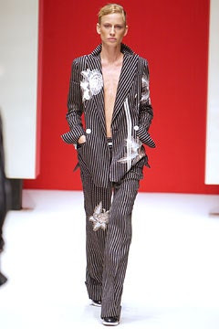 Gianfranco Ferré fashion show for Spring/Summer 2003