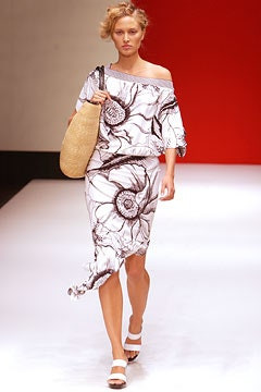 Gianfranco Ferré fashion show for Spring/Summer 2003
