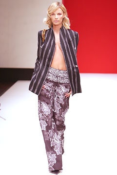 Gianfranco Ferré fashion show for Spring/Summer 2003