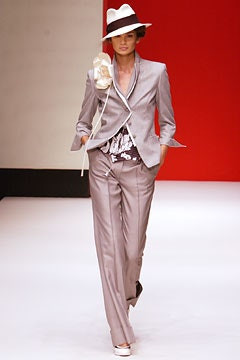Gianfranco Ferré fashion show for Spring/Summer 2003