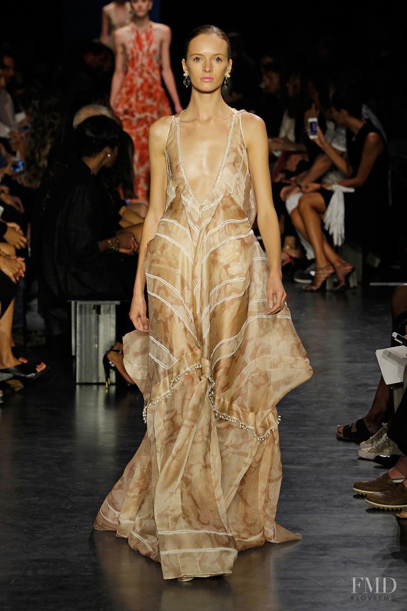 Daria Strokous featured in  the Altuzarra fashion show for Spring/Summer 2015