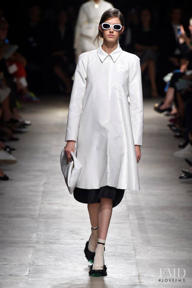 Josephine van Delden featured in  the Rochas fashion show for Spring/Summer 2015