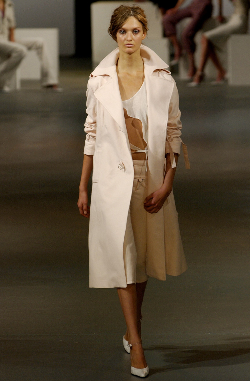 Roland Mouret fashion show for Spring/Summer 2003