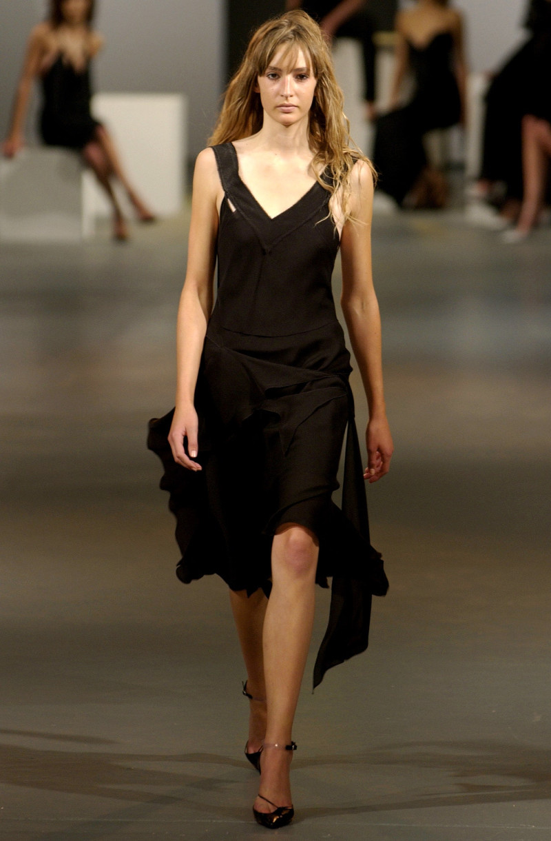 Roland Mouret fashion show for Spring/Summer 2003