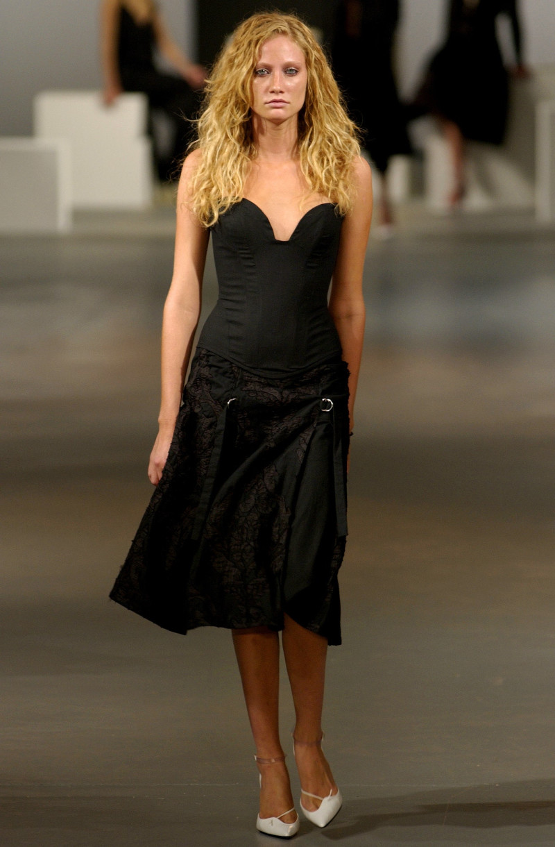 Roland Mouret fashion show for Spring/Summer 2003