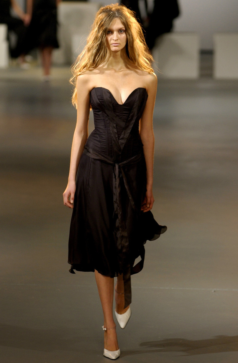 Roland Mouret fashion show for Spring/Summer 2003