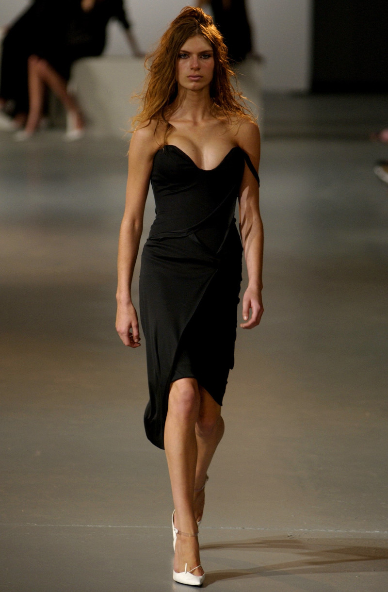 Roland Mouret fashion show for Spring/Summer 2003
