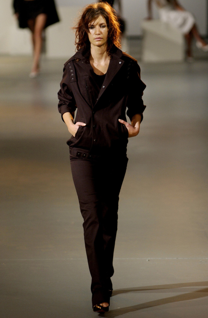Roland Mouret fashion show for Spring/Summer 2003