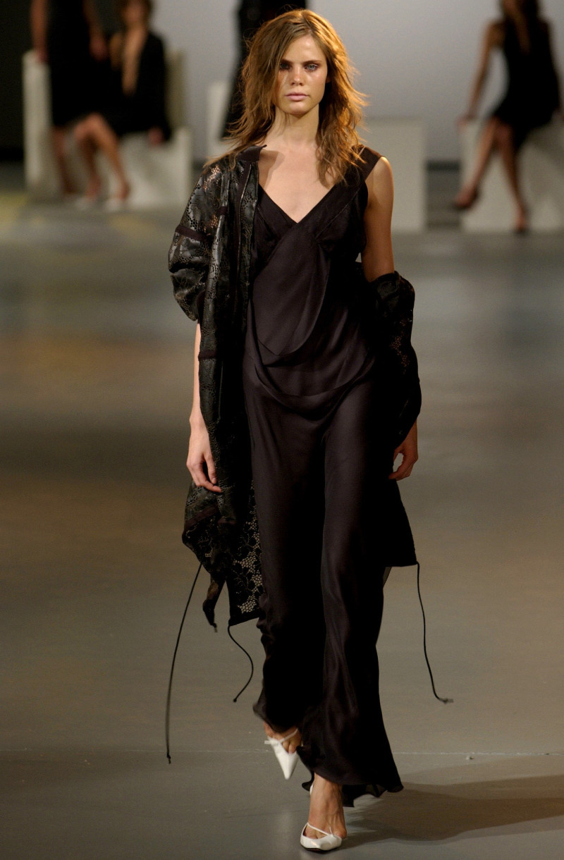 Roland Mouret fashion show for Spring/Summer 2003