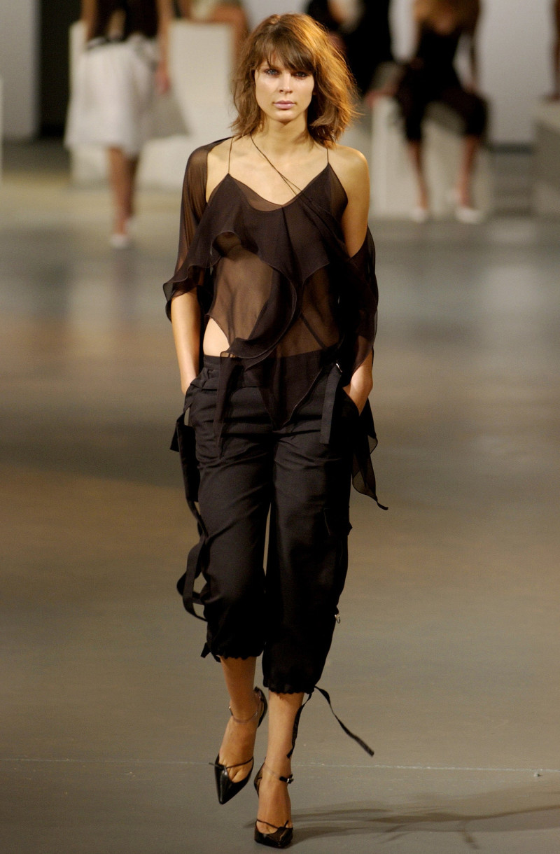 Roland Mouret fashion show for Spring/Summer 2003