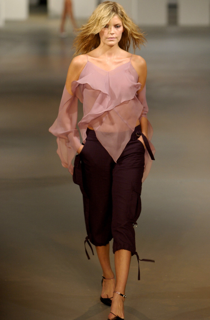 Roland Mouret fashion show for Spring/Summer 2003