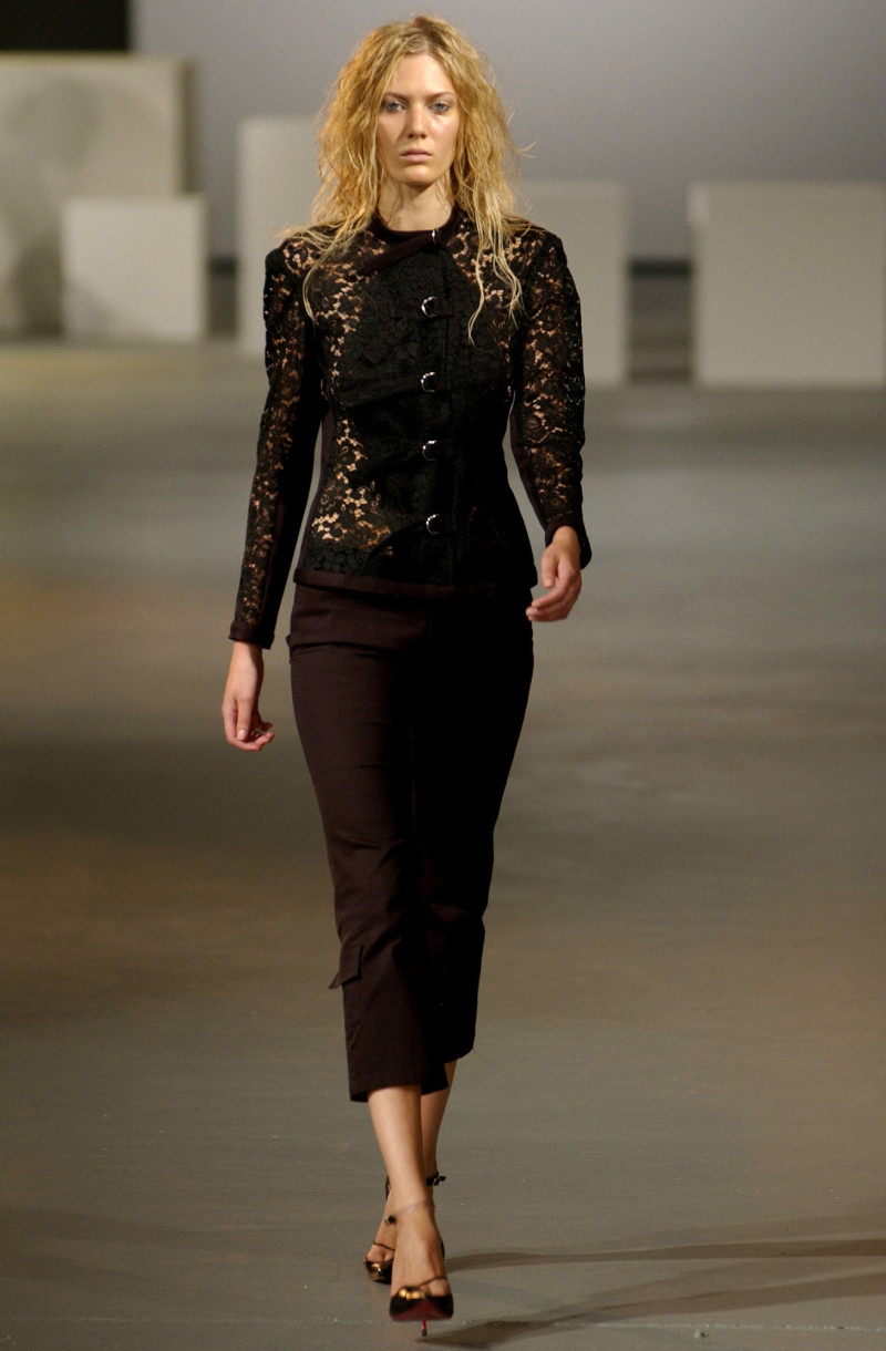 Roland Mouret fashion show for Spring/Summer 2003