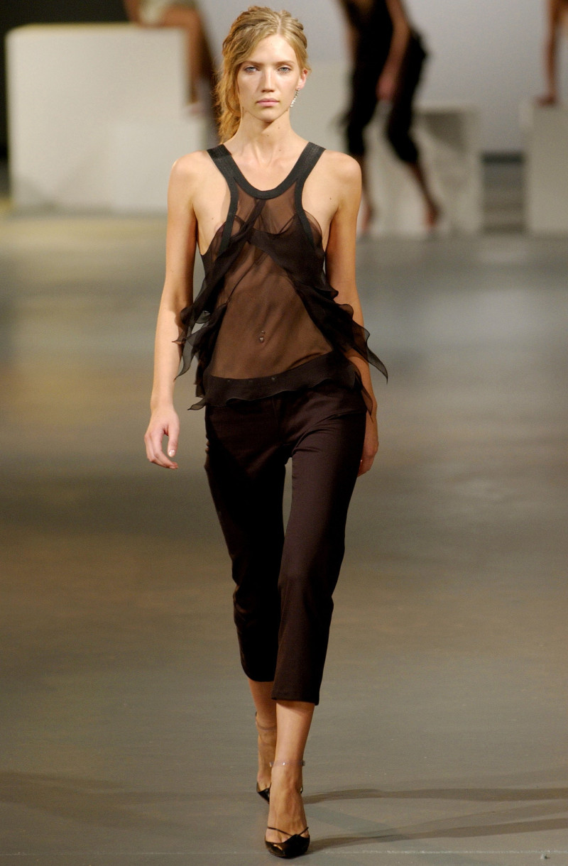 Roland Mouret fashion show for Spring/Summer 2003