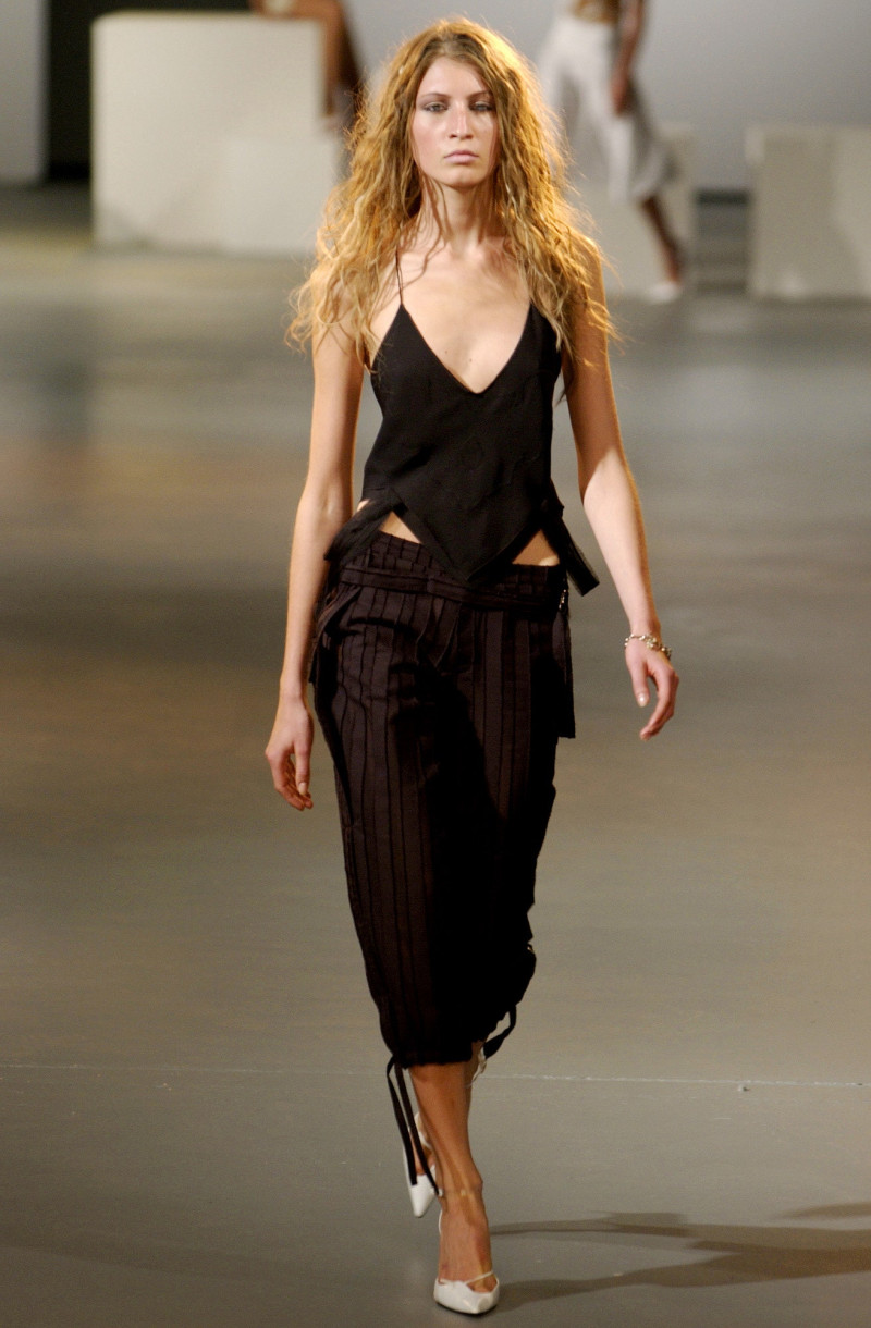 Roland Mouret fashion show for Spring/Summer 2003