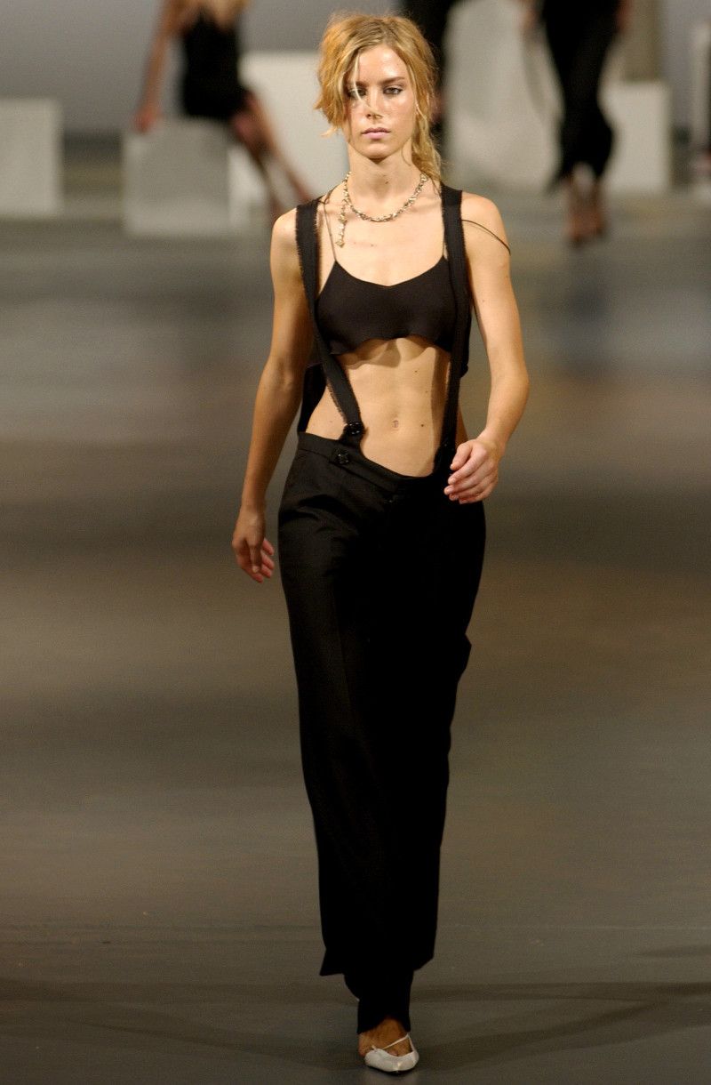 Roland Mouret fashion show for Spring/Summer 2003
