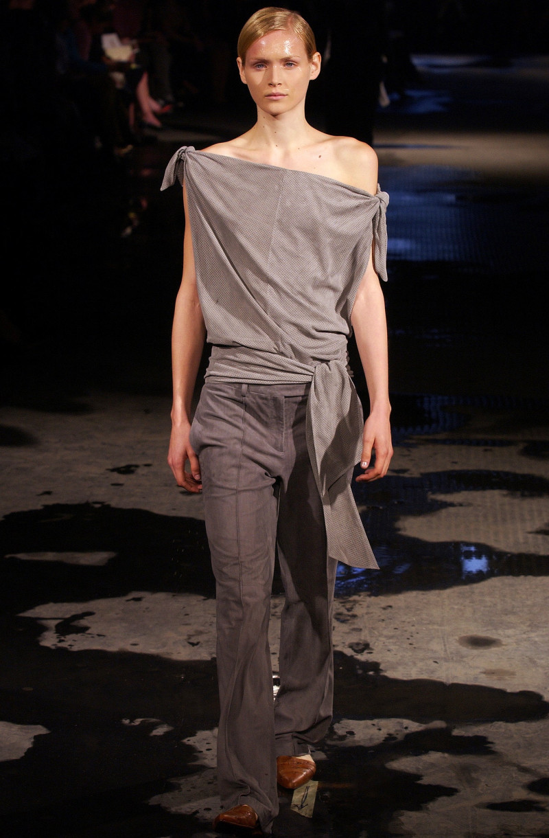 Ruffo Research fashion show for Spring/Summer 2003