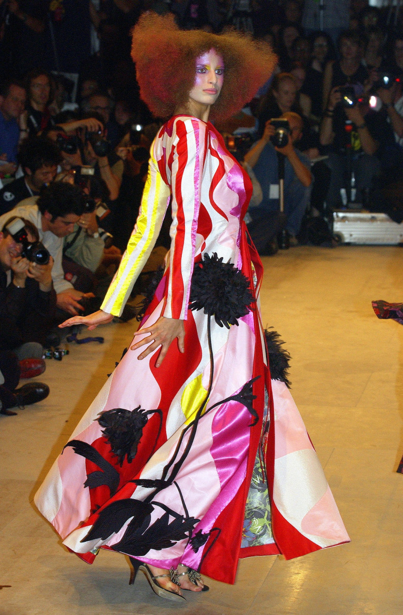 Viktor & Rolf fashion show for Spring/Summer 2003