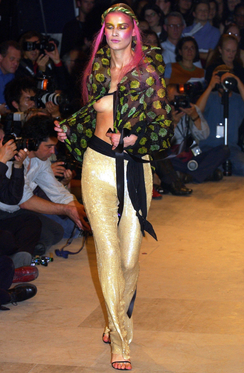 Viktor & Rolf fashion show for Spring/Summer 2003
