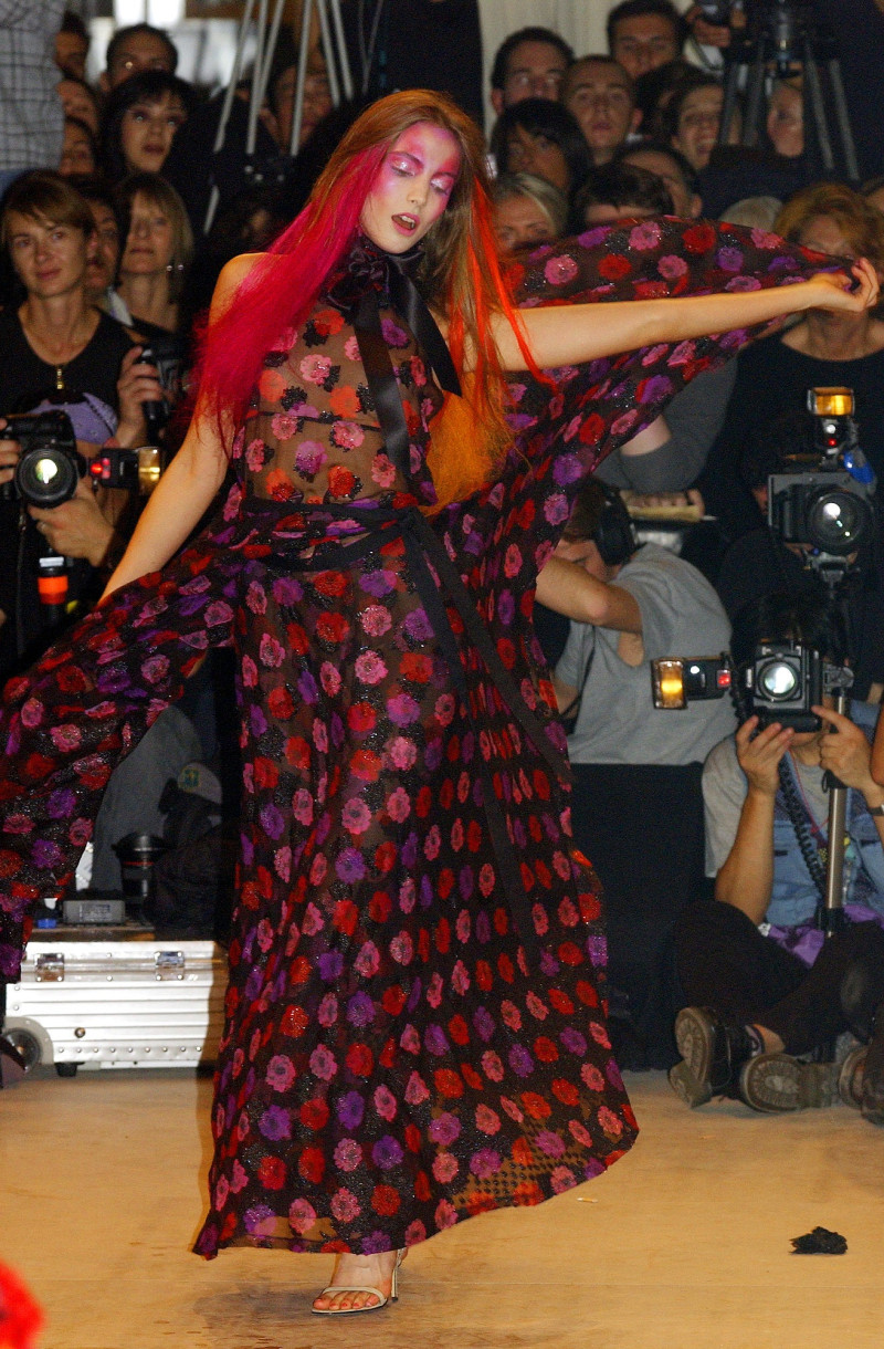 Viktor & Rolf fashion show for Spring/Summer 2003
