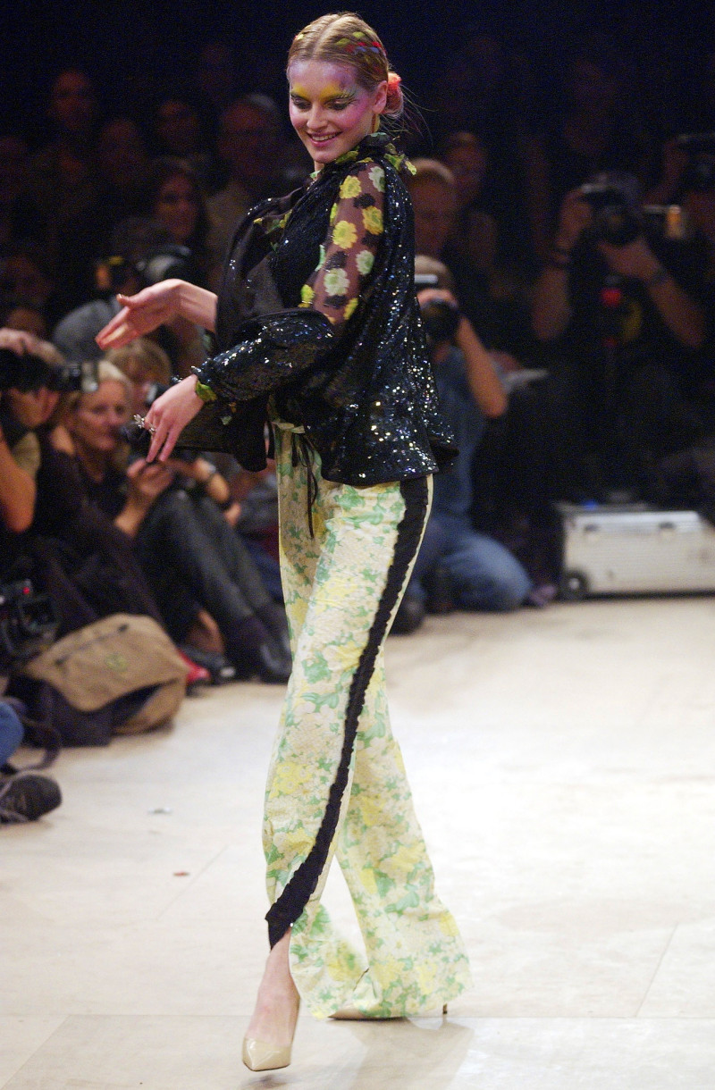 Viktor & Rolf fashion show for Spring/Summer 2003