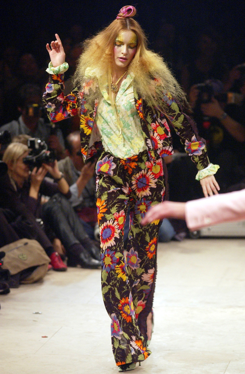 Viktor & Rolf fashion show for Spring/Summer 2003