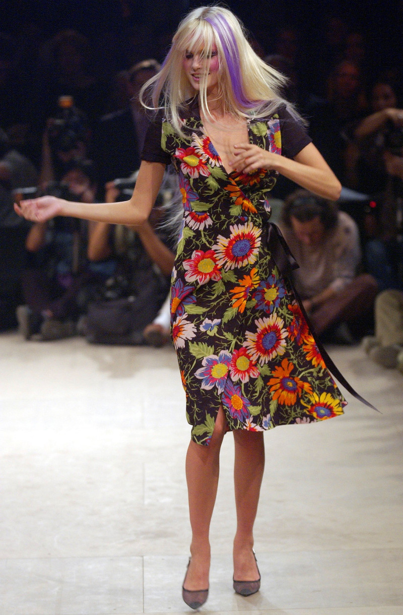 Viktor & Rolf fashion show for Spring/Summer 2003
