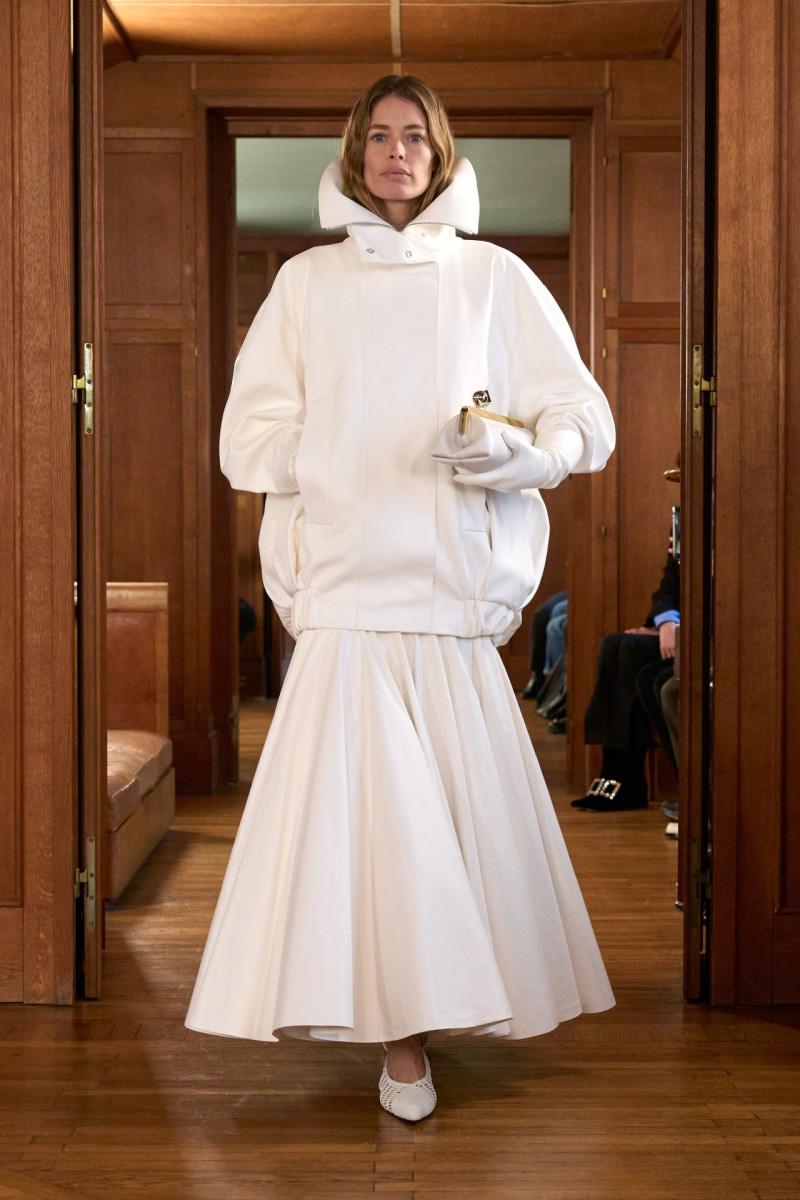 Doutzen Kroes featured in  the Jacquemus fashion show for Spring/Summer 2025