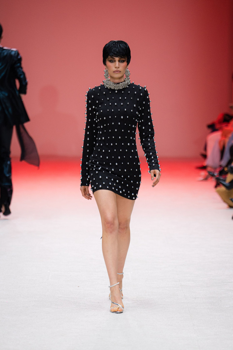 Ana Pau Valle featured in  the Alfredo Martinez fashion show for Spring/Summer 2025