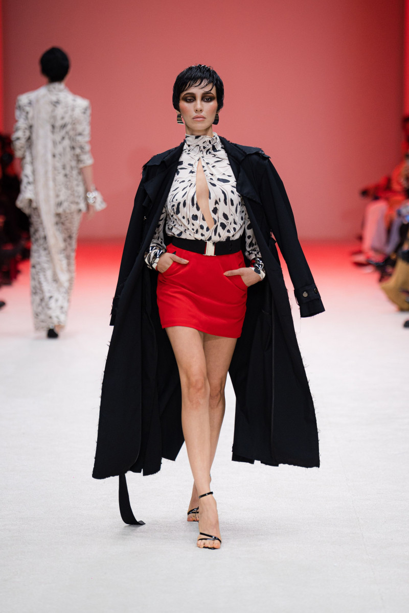 Elizabeth Valdez featured in  the Alfredo Martinez fashion show for Spring/Summer 2025