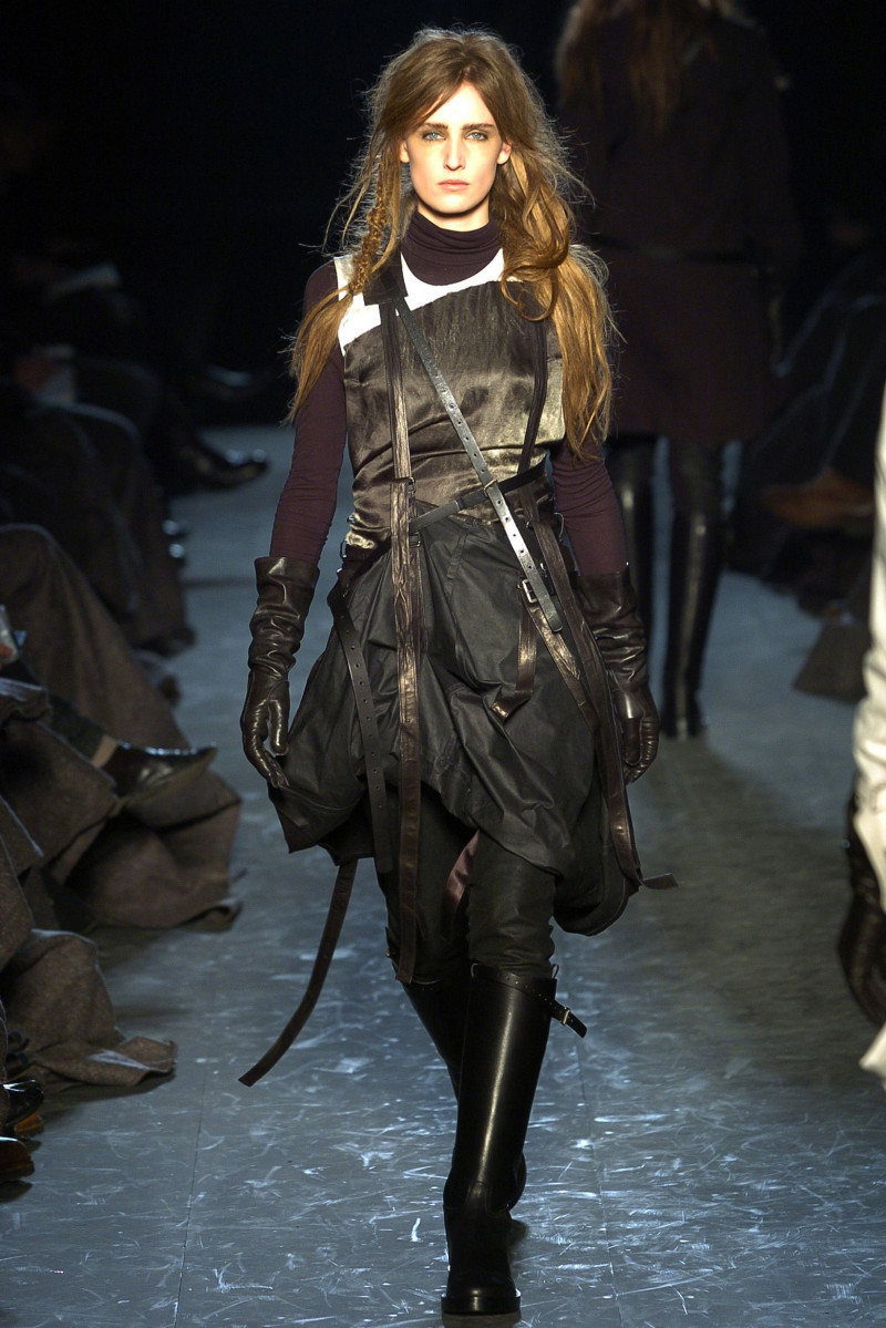 Ann Demeulemeester fashion show for Autumn/Winter 2004