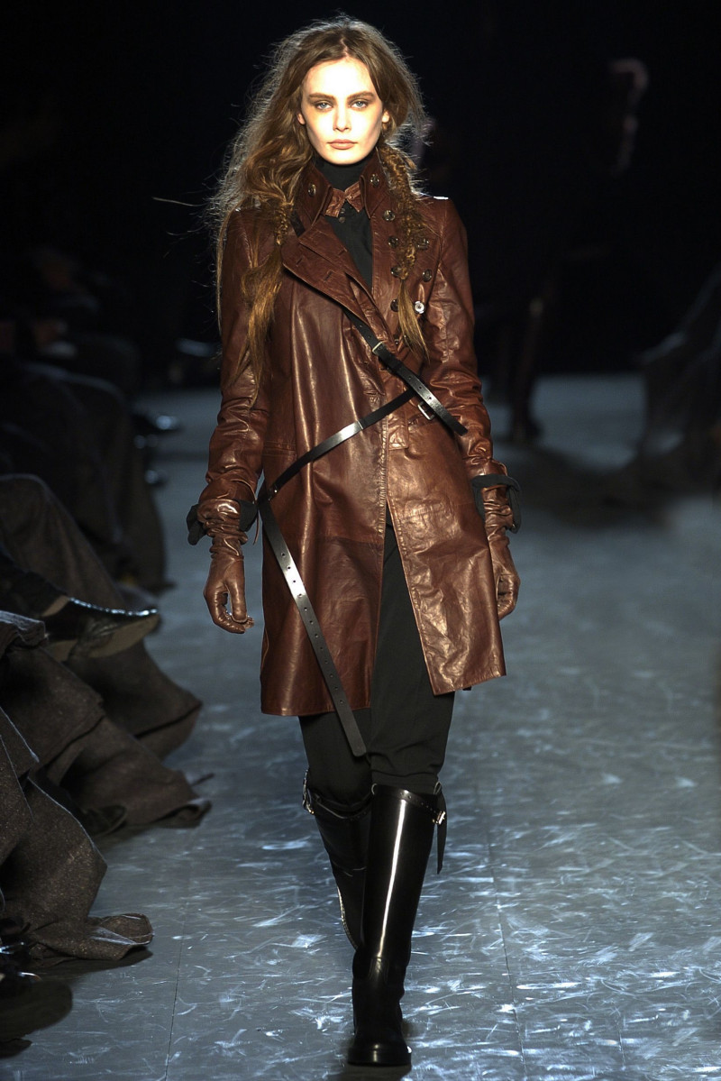 Ann Demeulemeester fashion show for Autumn/Winter 2004