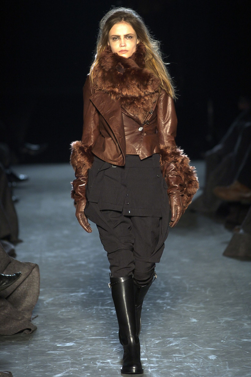 Ann Demeulemeester fashion show for Autumn/Winter 2004