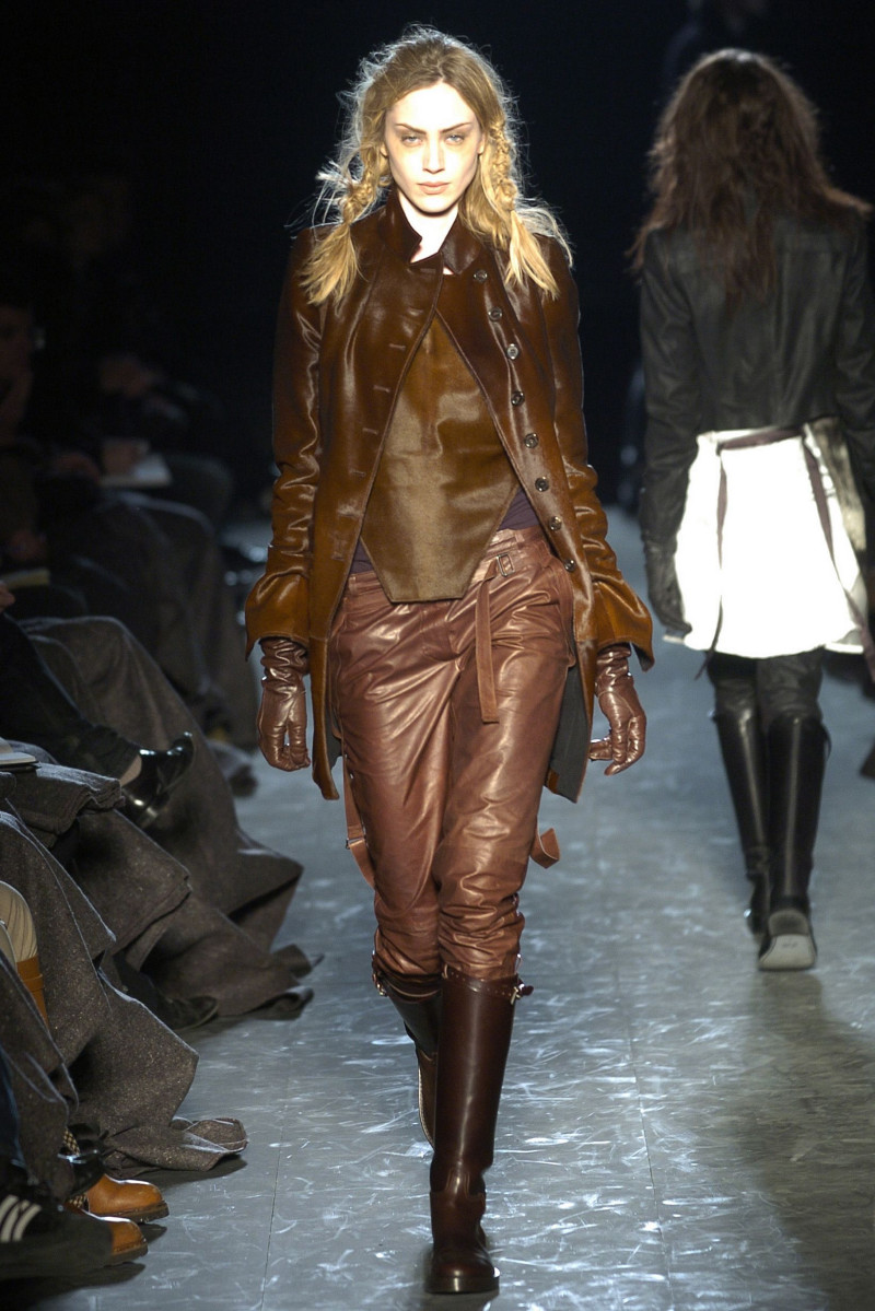 Ann Demeulemeester fashion show for Autumn/Winter 2004