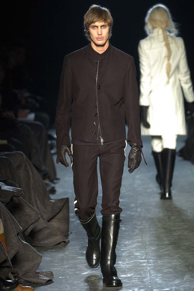 Ann Demeulemeester fashion show for Autumn/Winter 2004