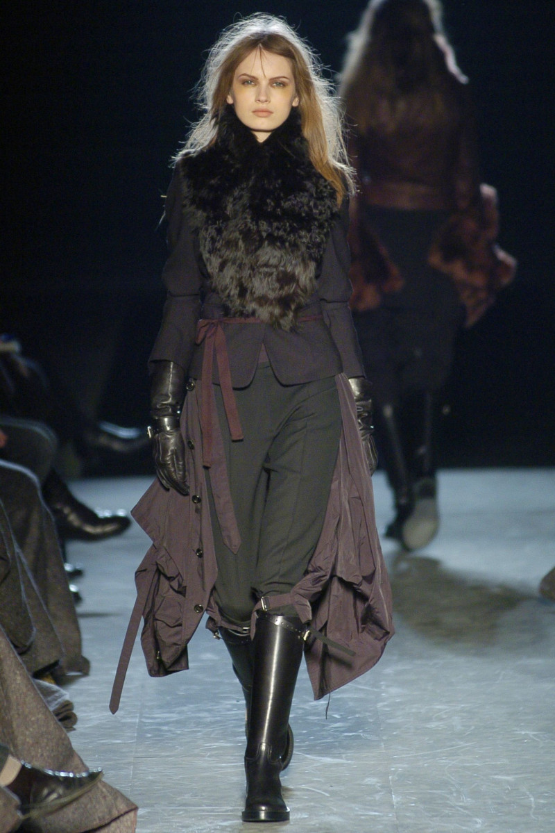 Ann Demeulemeester fashion show for Autumn/Winter 2004
