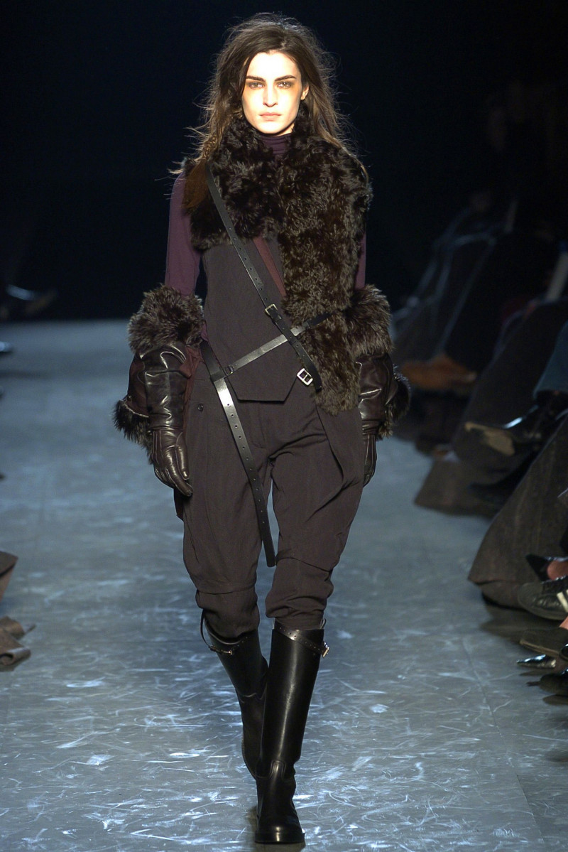 Ann Demeulemeester fashion show for Autumn/Winter 2004
