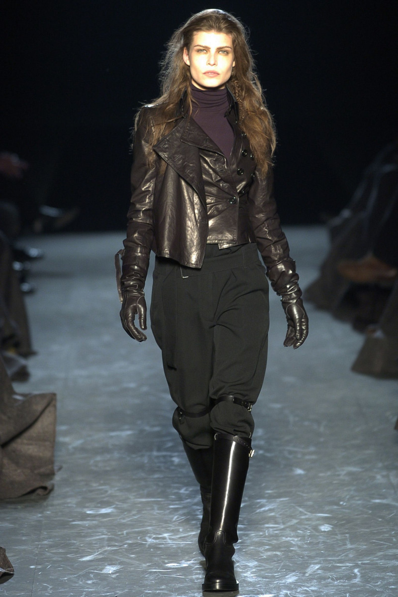 Ann Demeulemeester fashion show for Autumn/Winter 2004