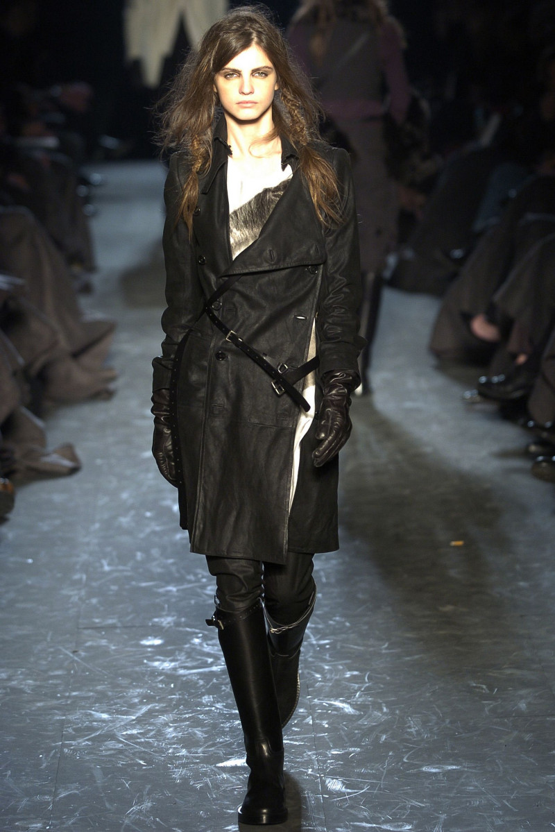 Ann Demeulemeester fashion show for Autumn/Winter 2004