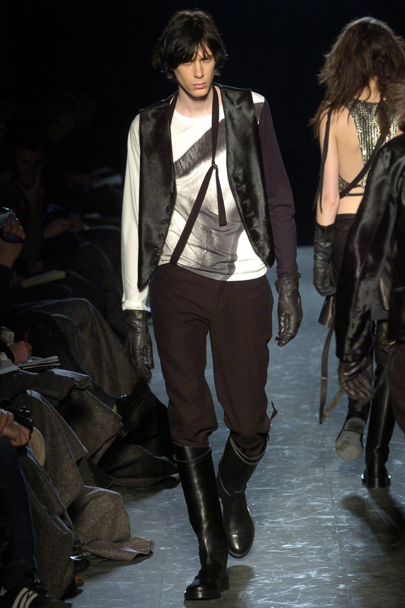 Ann Demeulemeester fashion show for Autumn/Winter 2004