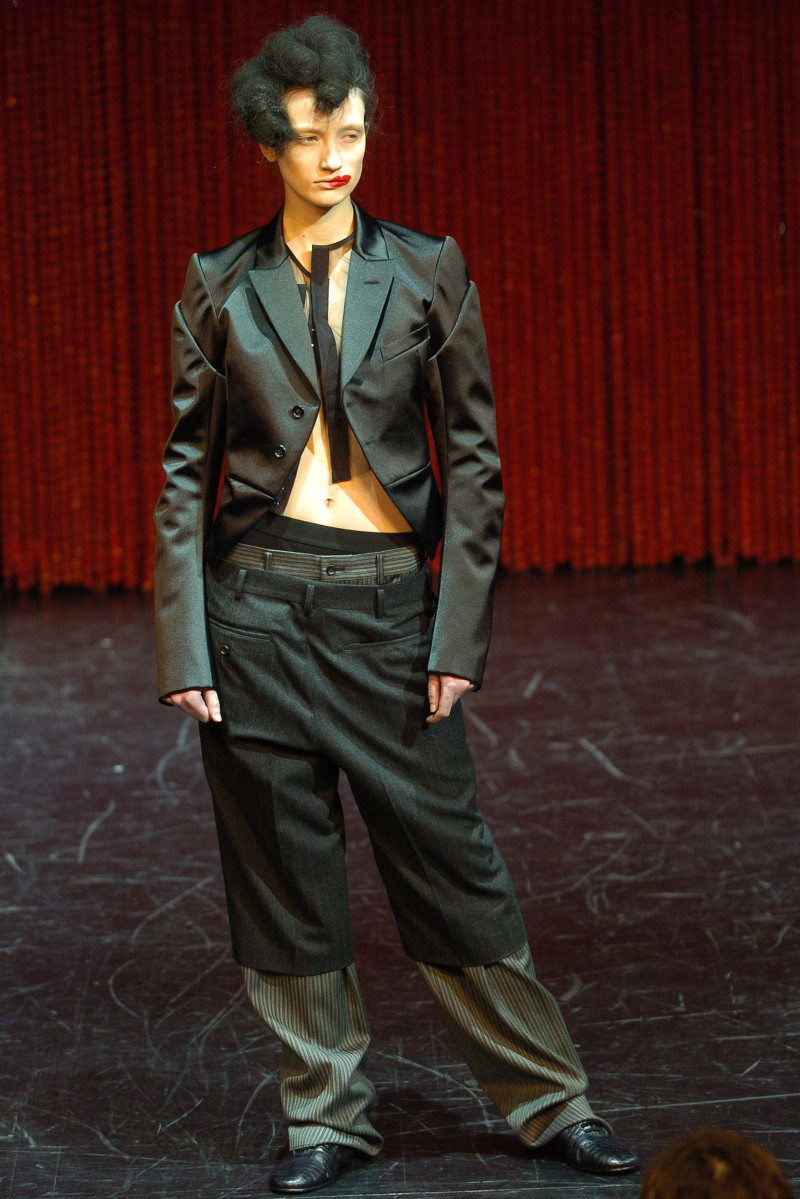 Clements Ribeiro fashion show for Autumn/Winter 2004