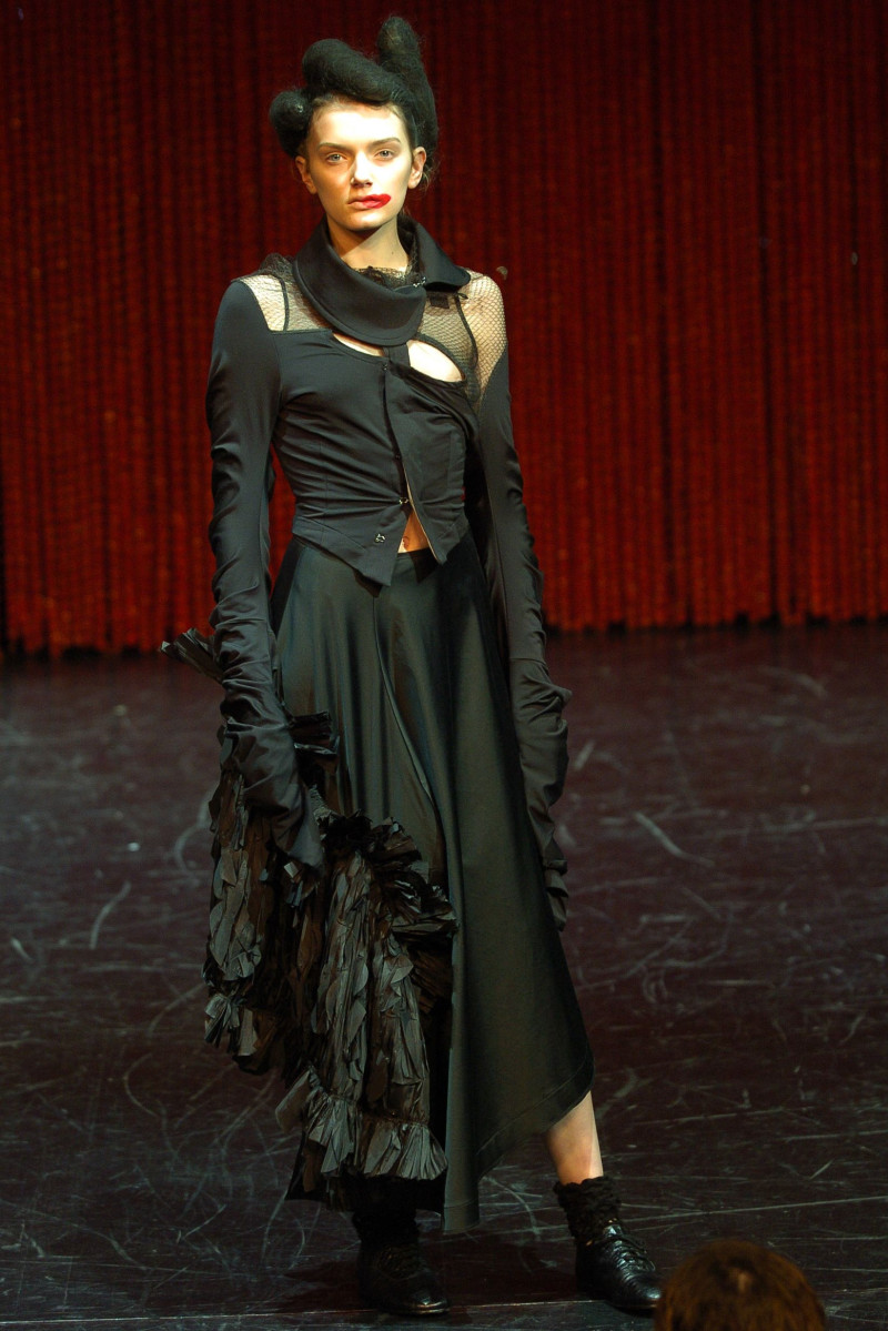 Clements Ribeiro fashion show for Autumn/Winter 2004