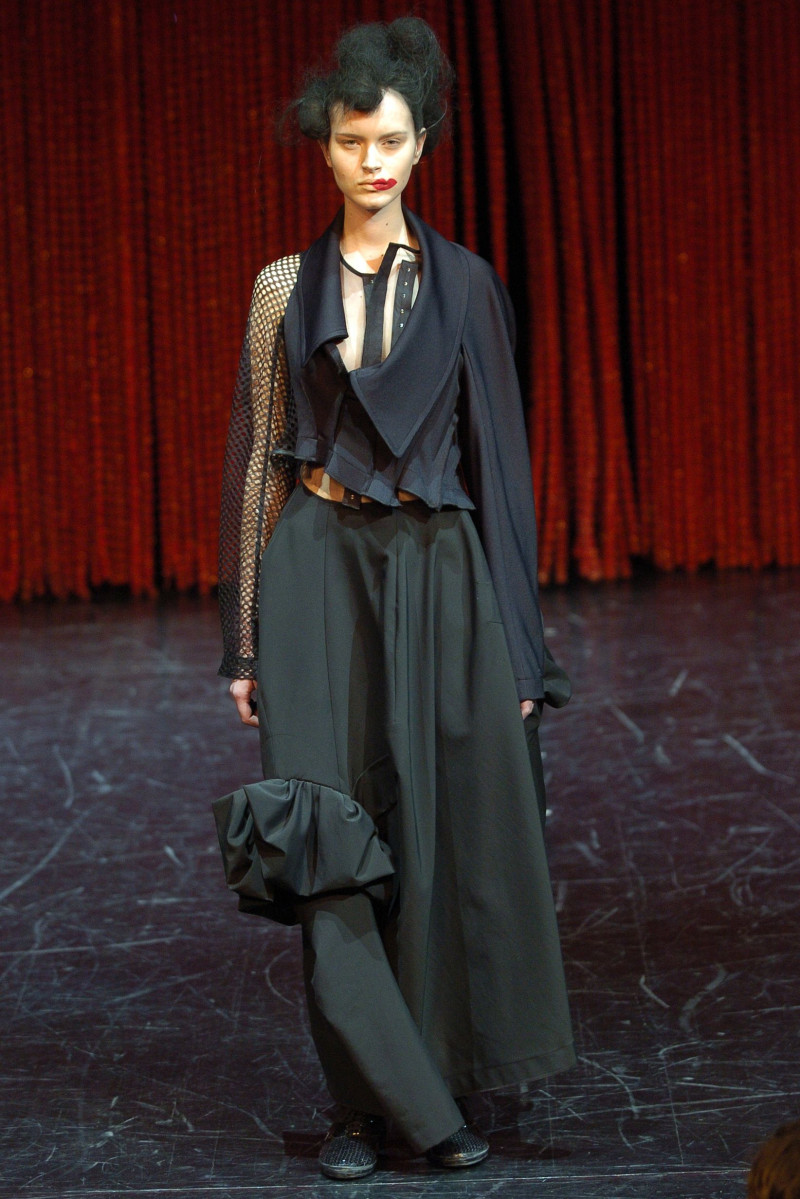 Clements Ribeiro fashion show for Autumn/Winter 2004